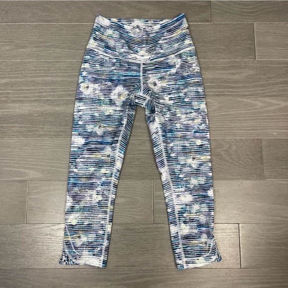 Lululemon True Self Crop II Blurry Belle Multi Blue Stripe Luon Leggings Yoga 6 - Picture 14 of 16